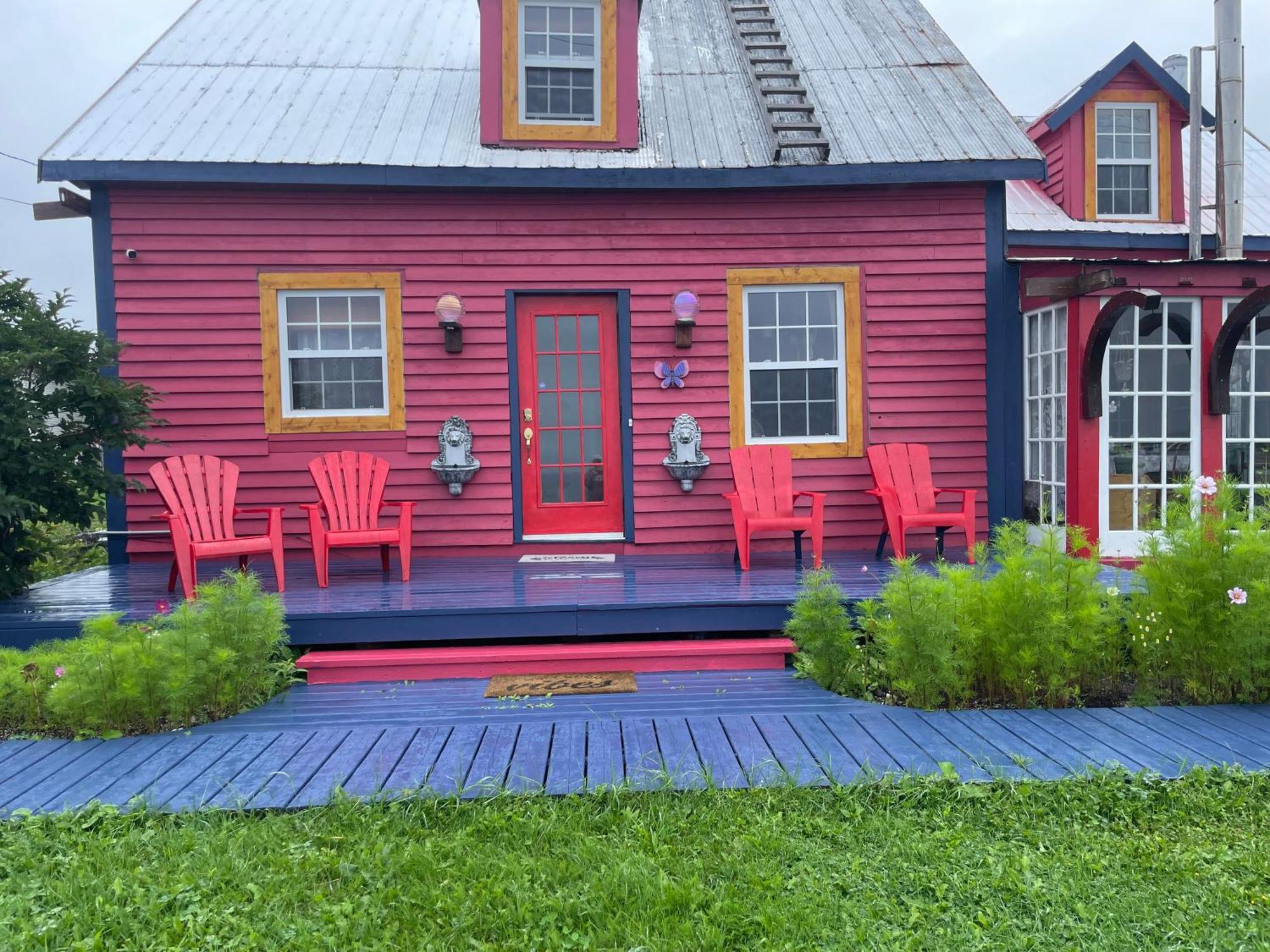 Gite La Belle Forillonne Aux Salles De Bain Privee Gaspé Extérieur photo