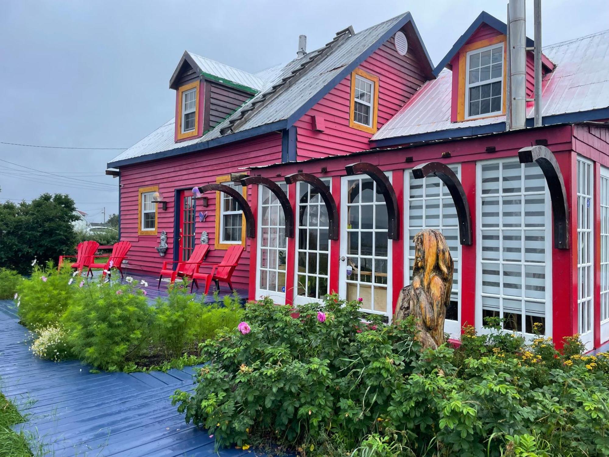Gite La Belle Forillonne Aux Salles De Bain Privee Gaspé Extérieur photo