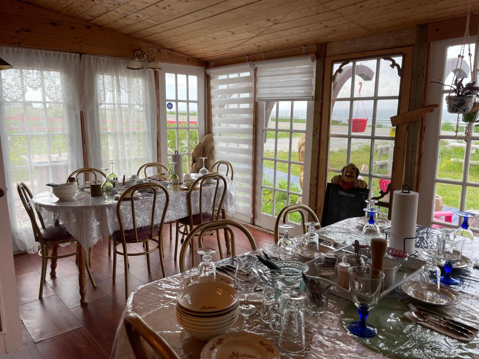 Gite La Belle Forillonne Aux Salles De Bain Privee Gaspé Extérieur photo