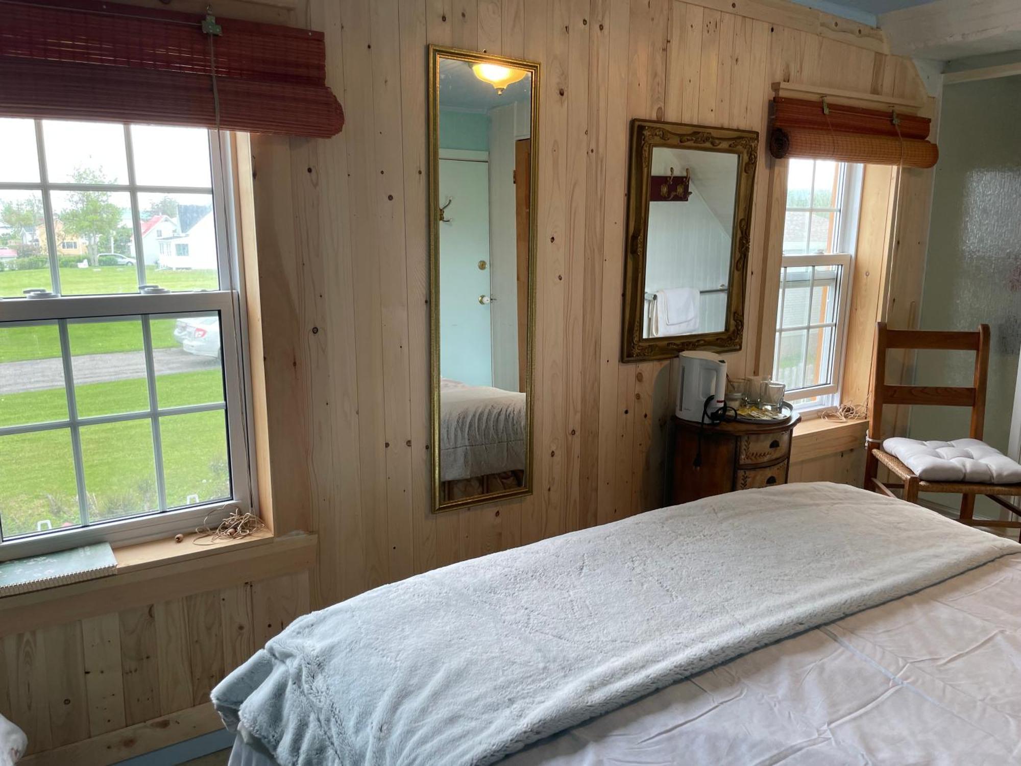 Gite La Belle Forillonne Aux Salles De Bain Privee Gaspé Extérieur photo